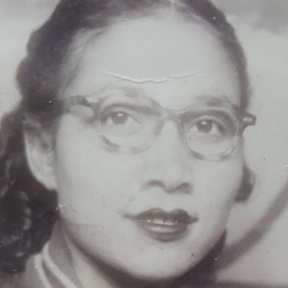 Meet your Posher, Carmanelia